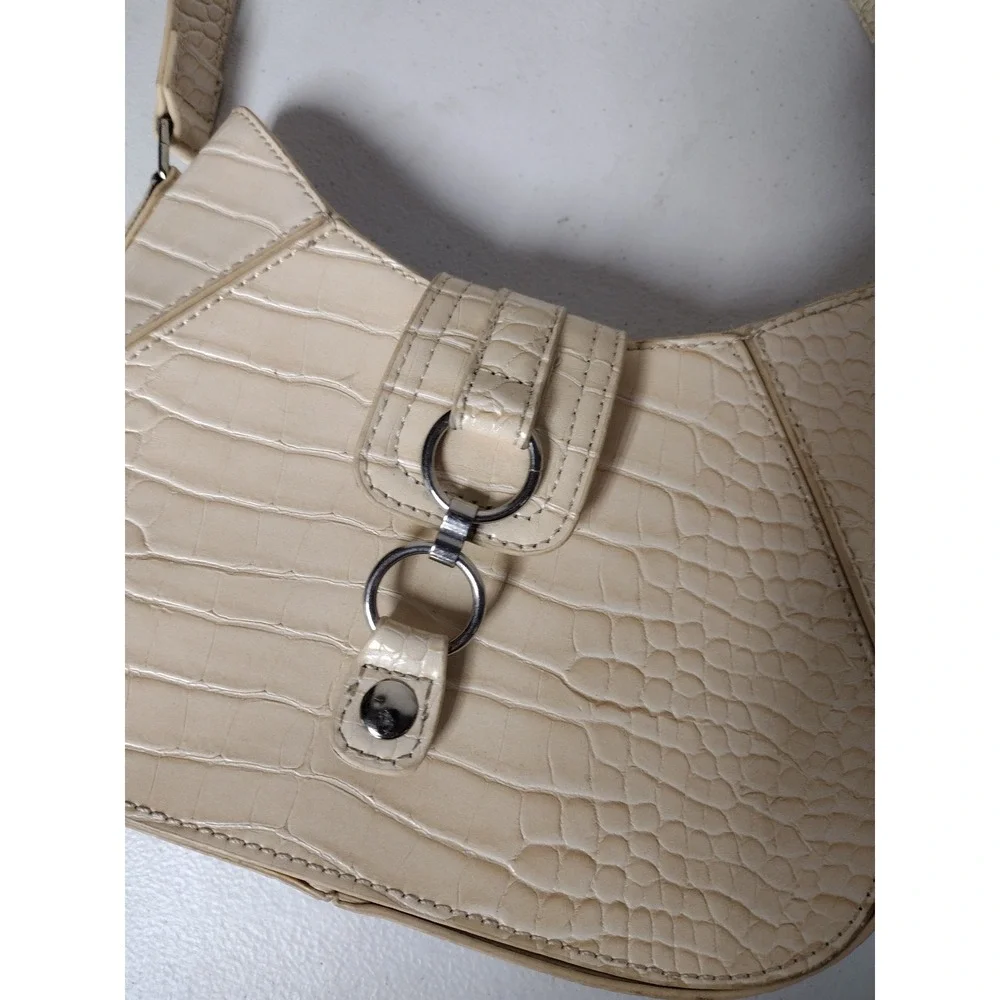 Urban Outfitters Cream Croc Embossed Shoulder‎ Bag Ring Buckle Baguette Purse